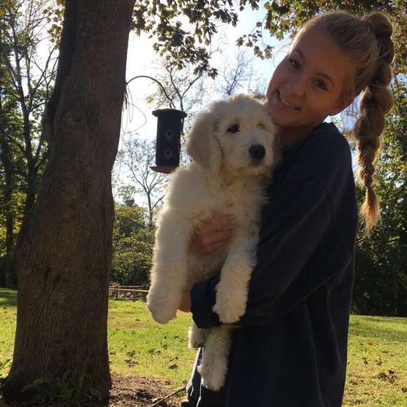 Meet your Posher, Carly B - Picture 1 of 1